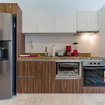 Studio With Rooftop Pool, Gym - At L Condos - Lidia