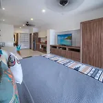 Studio With Rooftop Pool, Gym - At L Condos - Lidia