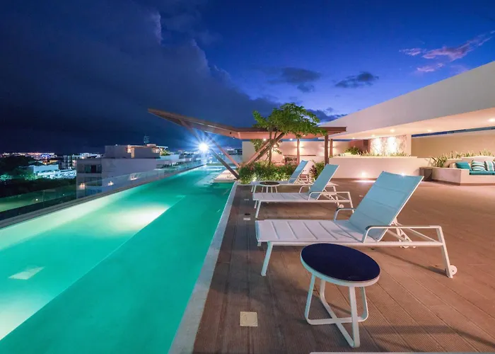 Studio With Rooftop Pool, Gym - At L Condos - Lidia
